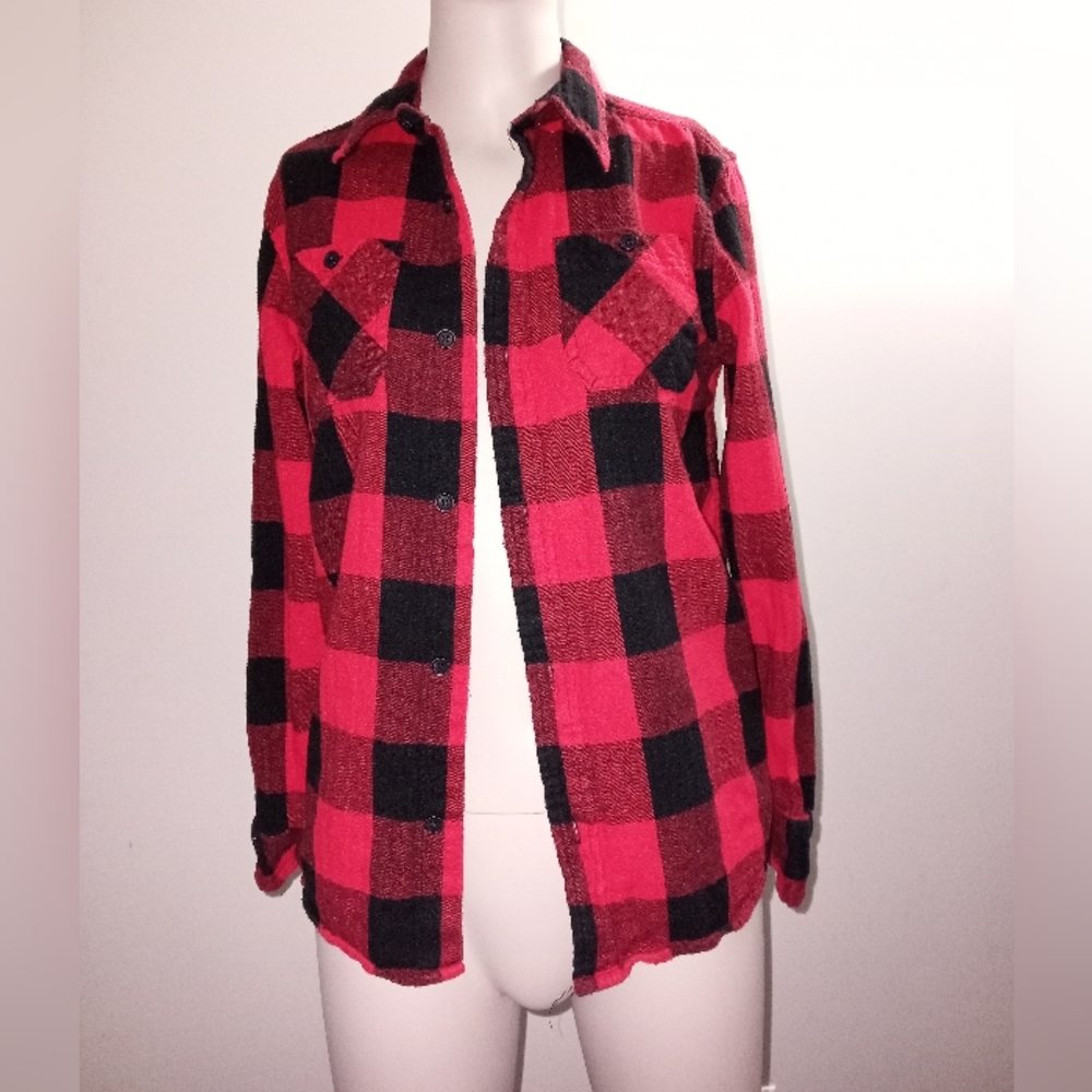 Urban pipeline red and black plaid shirt size medium